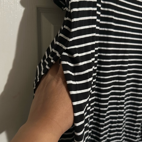 Black and white striped shirt - Picture 4 of 4